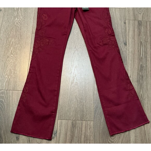 NWT Laurie Felt Women’s Boot Cut Jean Pant Embroidered Burgundy Fray Hem Size XS - Picture 4 of 7